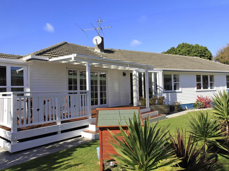 17 Rosebank Avenue, Avalon, Lower Hutt - Carousel 1