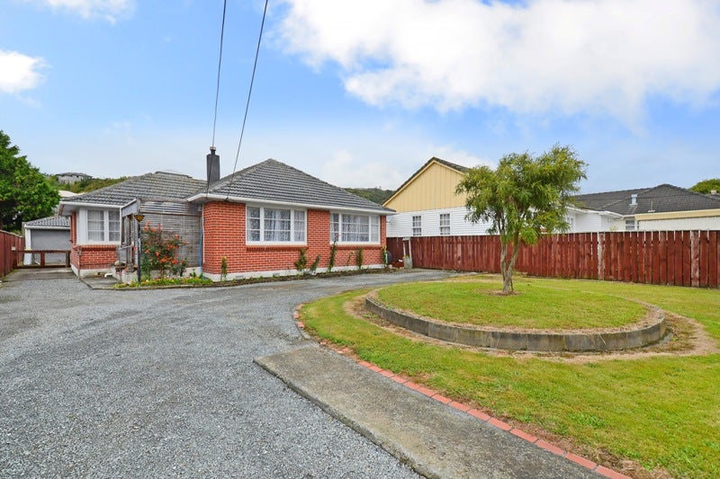 207 Stokes Valley Road, Stokes Valley, Lower Hutt - Carousel 1
