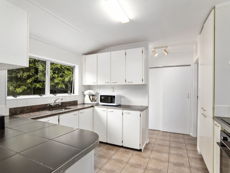 18 Carvel Lane, Whitby, Porirua - Carousel 2