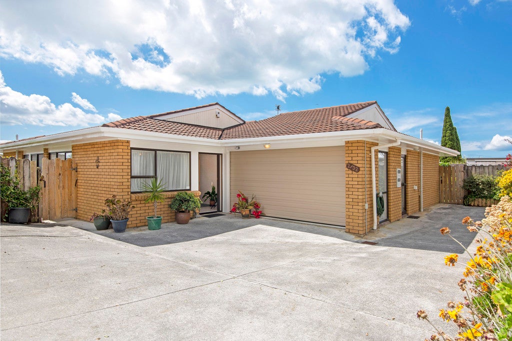 2/32 Simmental Crescent, Somerville, Manukau - Carousel 1