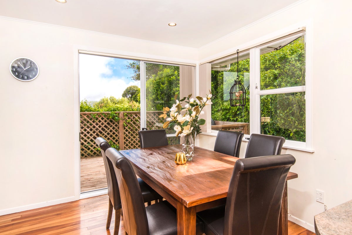 29 Catherine Crescent, Paparangi, Wellington - Carousel 2