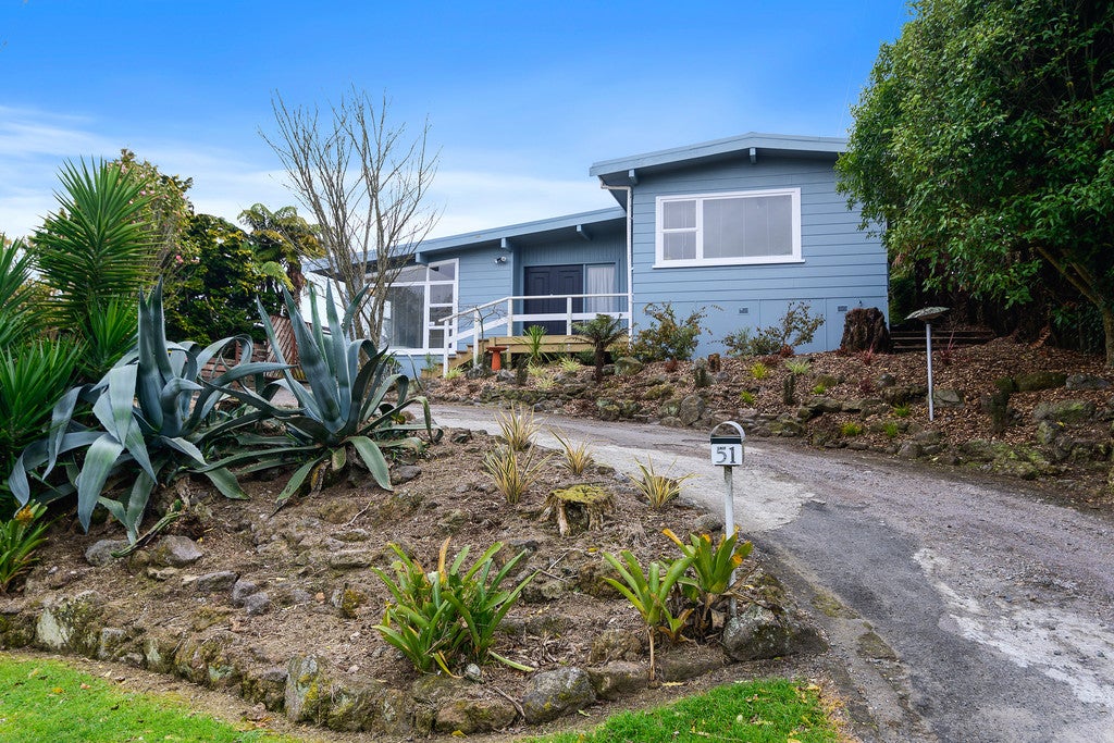 51 Grand Vue Road, Kawaha Point, Rotorua - Carousel 1