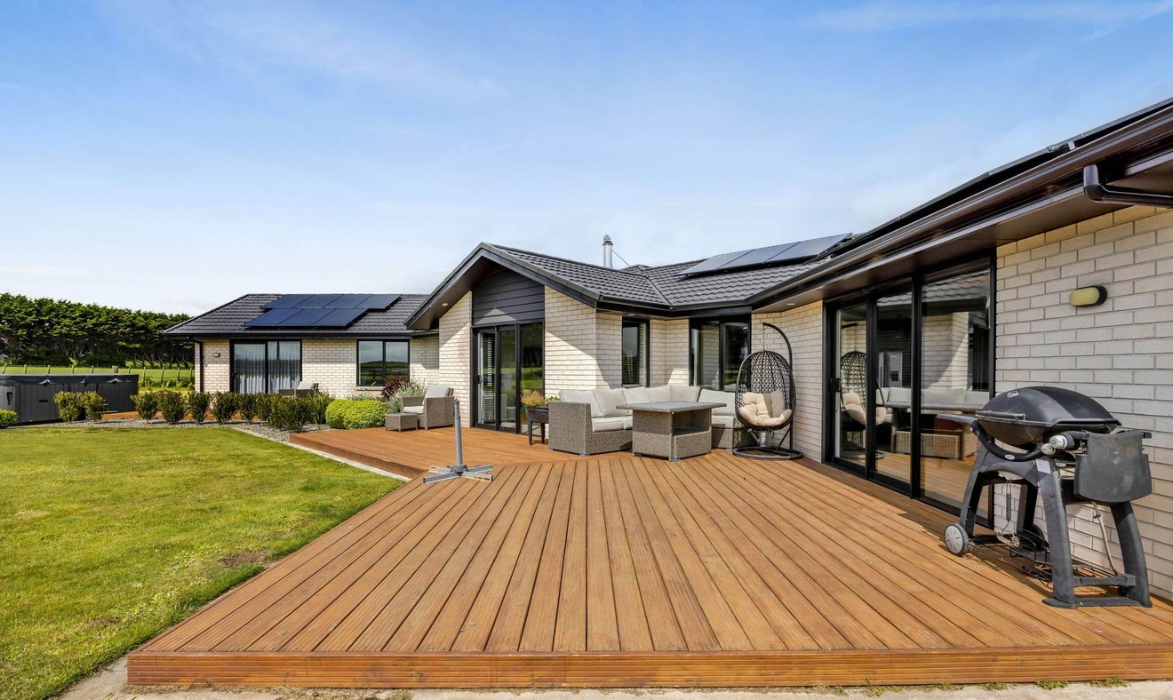 1 Larlin Drive, Hawera - Carousel 2