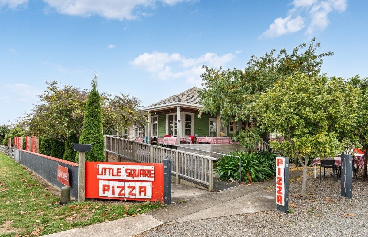 4 Kansas Grove, Totara Park, Upper Hutt - Carousel 1