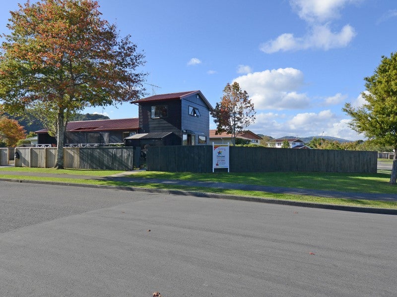 2 Donegal Grove, Birchville, Upper Hutt - Carousel 1