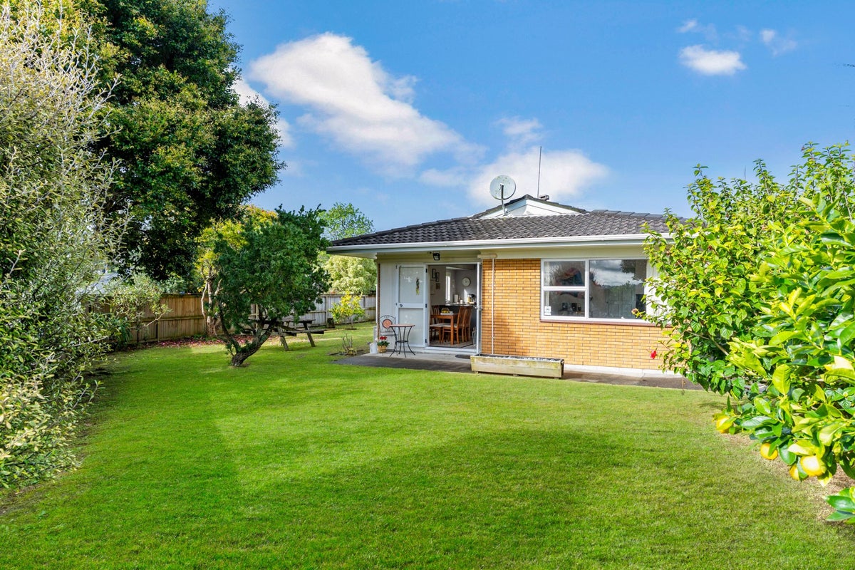 1/2 Wallace Road, Ranui, Auckland - Carousel 2
