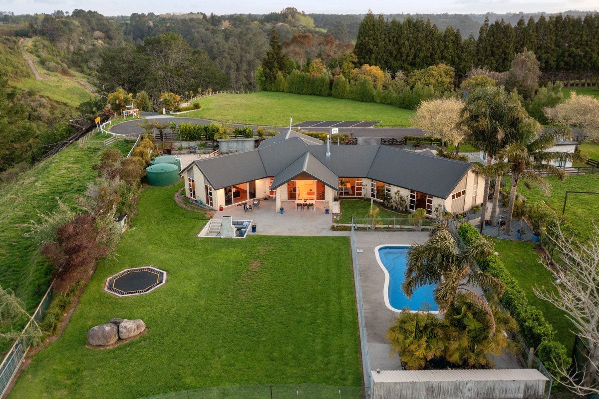 89 Gasson Lane, Pyes Pa, Tauranga - Carousel 1