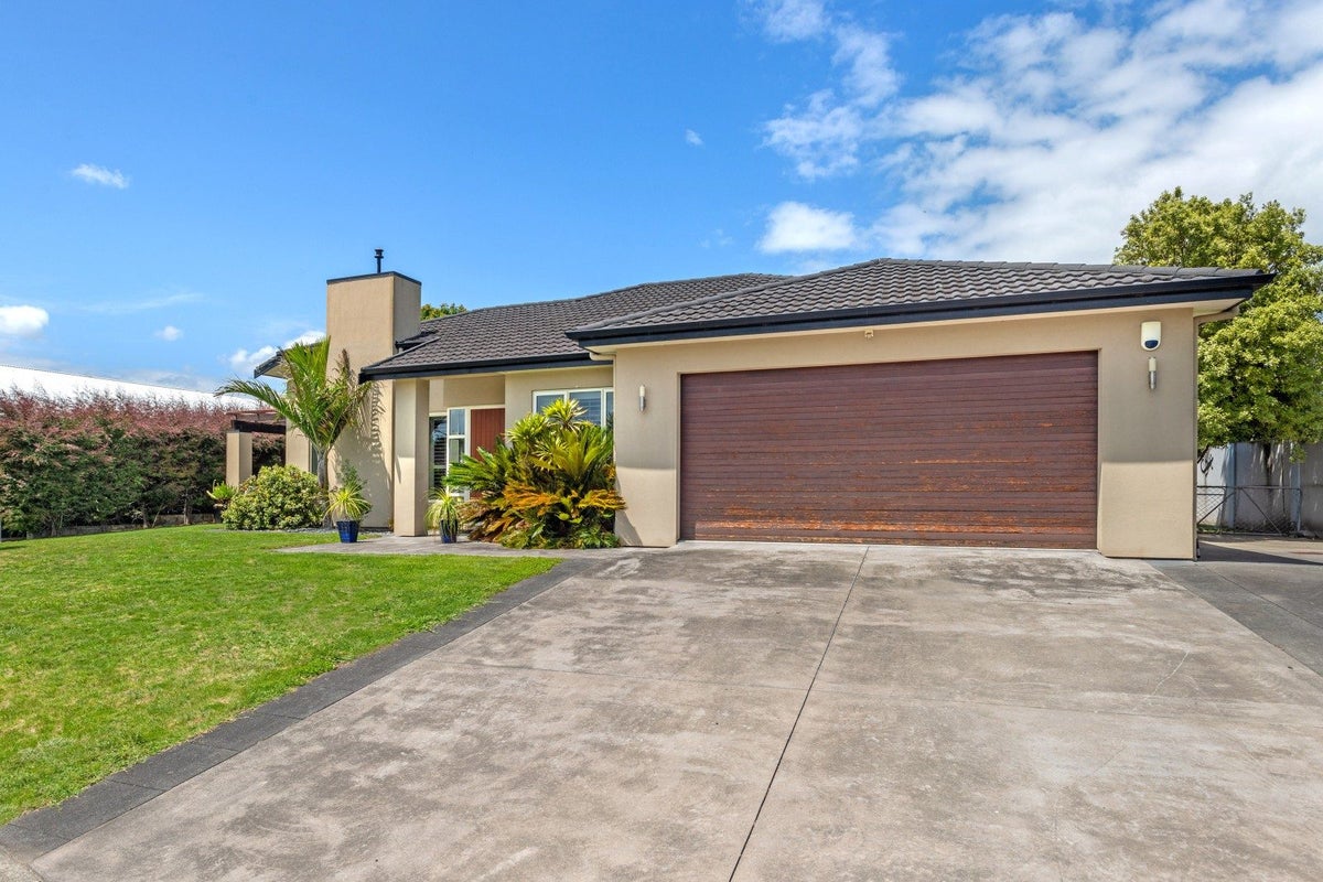 11 Charteris Rise, Riverdale, Gisborne - Carousel 26