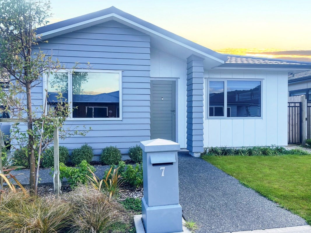 7 Ron Fawcett Way, Wainuiomata, Lower Hutt - Carousel 1