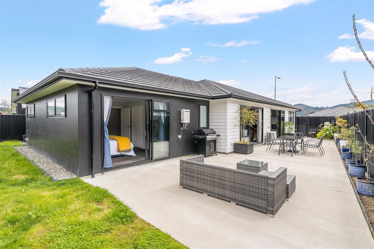 12 Fenwick Crescent, Wallaceville, Upper Hutt - Carousel 2
