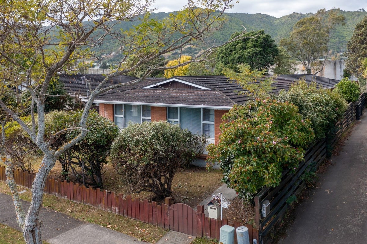 30A Rewarewa Crescent, Waikanae, Waikanae - Carousel 1
