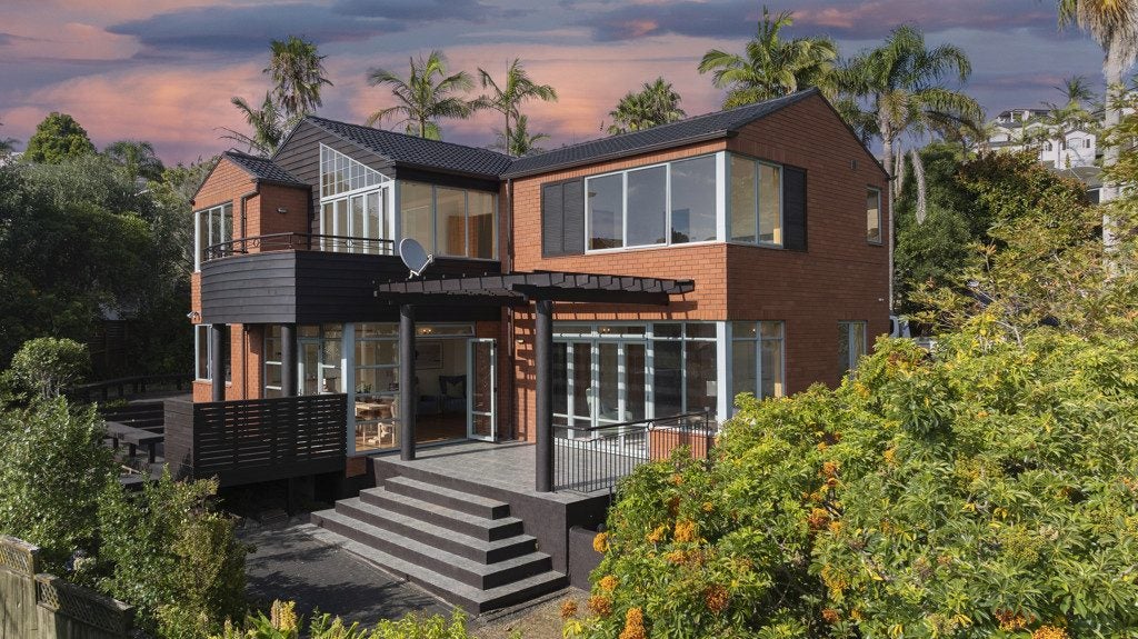 42 Penguin Drive, Murrays Bay, Auckland - Carousel 1
