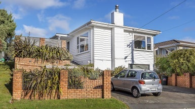 9 Huntleigh Park Way, Ngaio, Wellington - Carousel 1