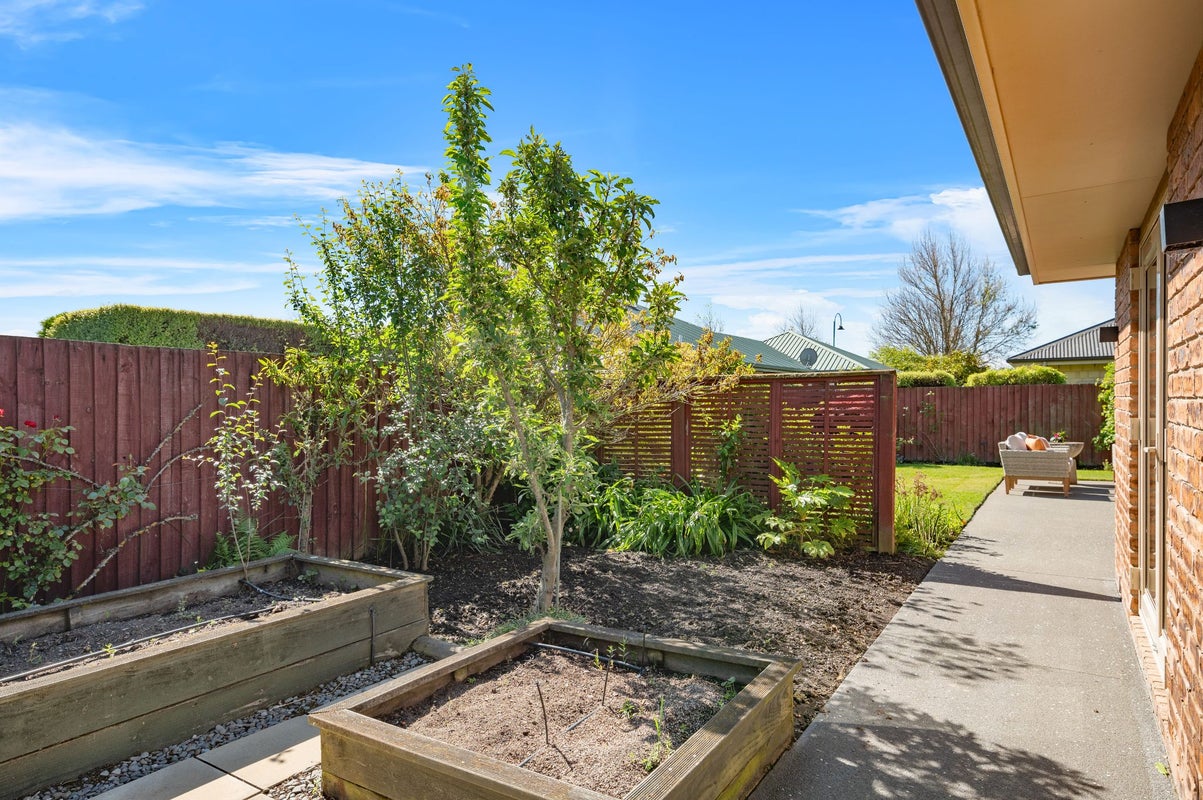 43A Coolspring Way, Redwood, Christchurch - Carousel 21
