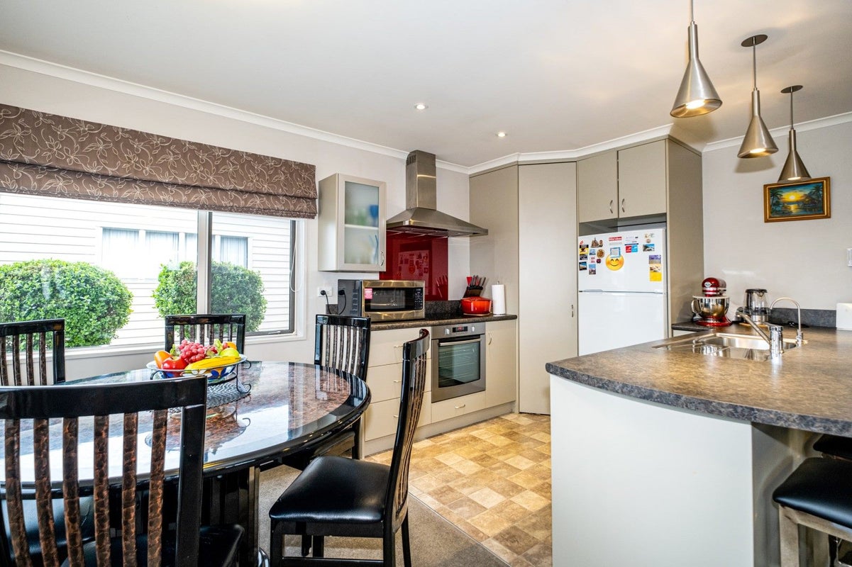 36 CAMBRIDGE Street, Hampstead, ASHBURTON - Carousel 2