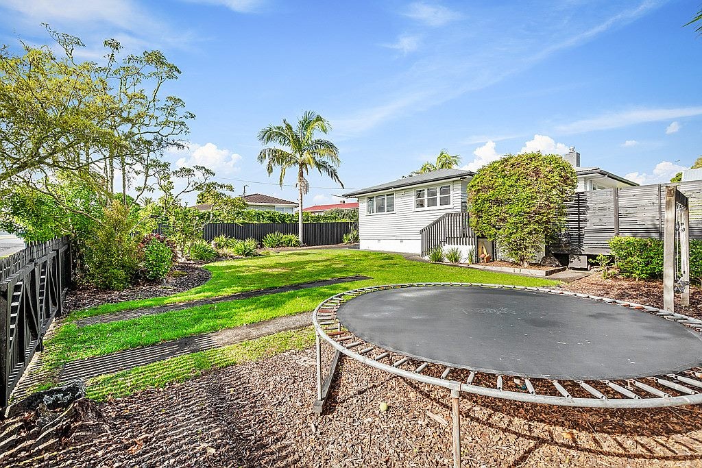 1 Allington Road, Massey, Auckland - Carousel 2