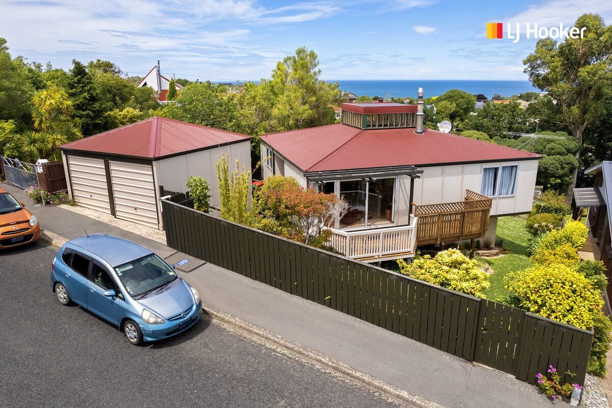 9 Elliffe Place, Shiel Hill, Dunedin - Carousel 1