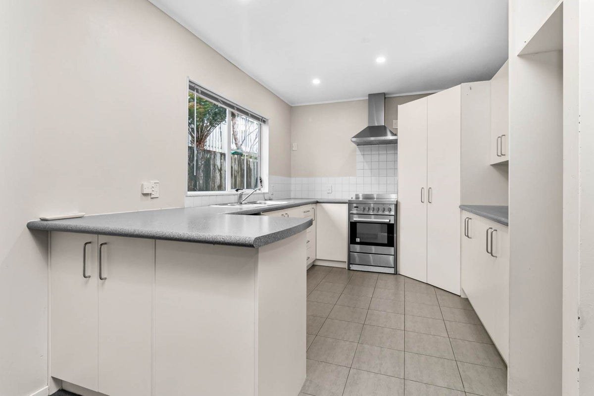49 Glendale Road, Glen Eden, Auckland - Carousel 2