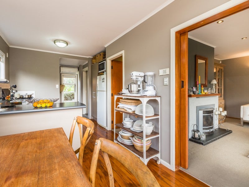 2 KEIRUNGA ROAD, HAVELOCK NORTH, HAVELOCK NORTH - Carousel 8