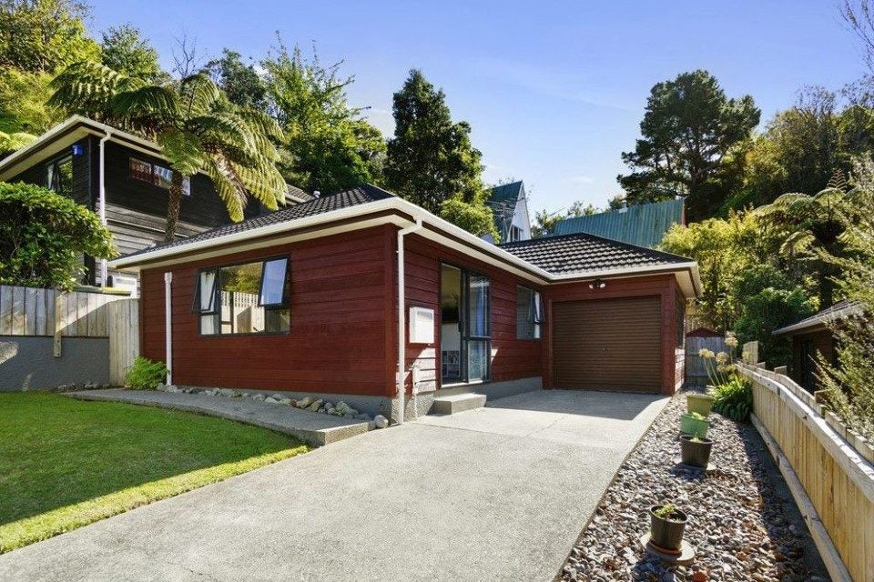 2/4 Dowse Drive, Maungaraki, Lower Hutt - Carousel 1