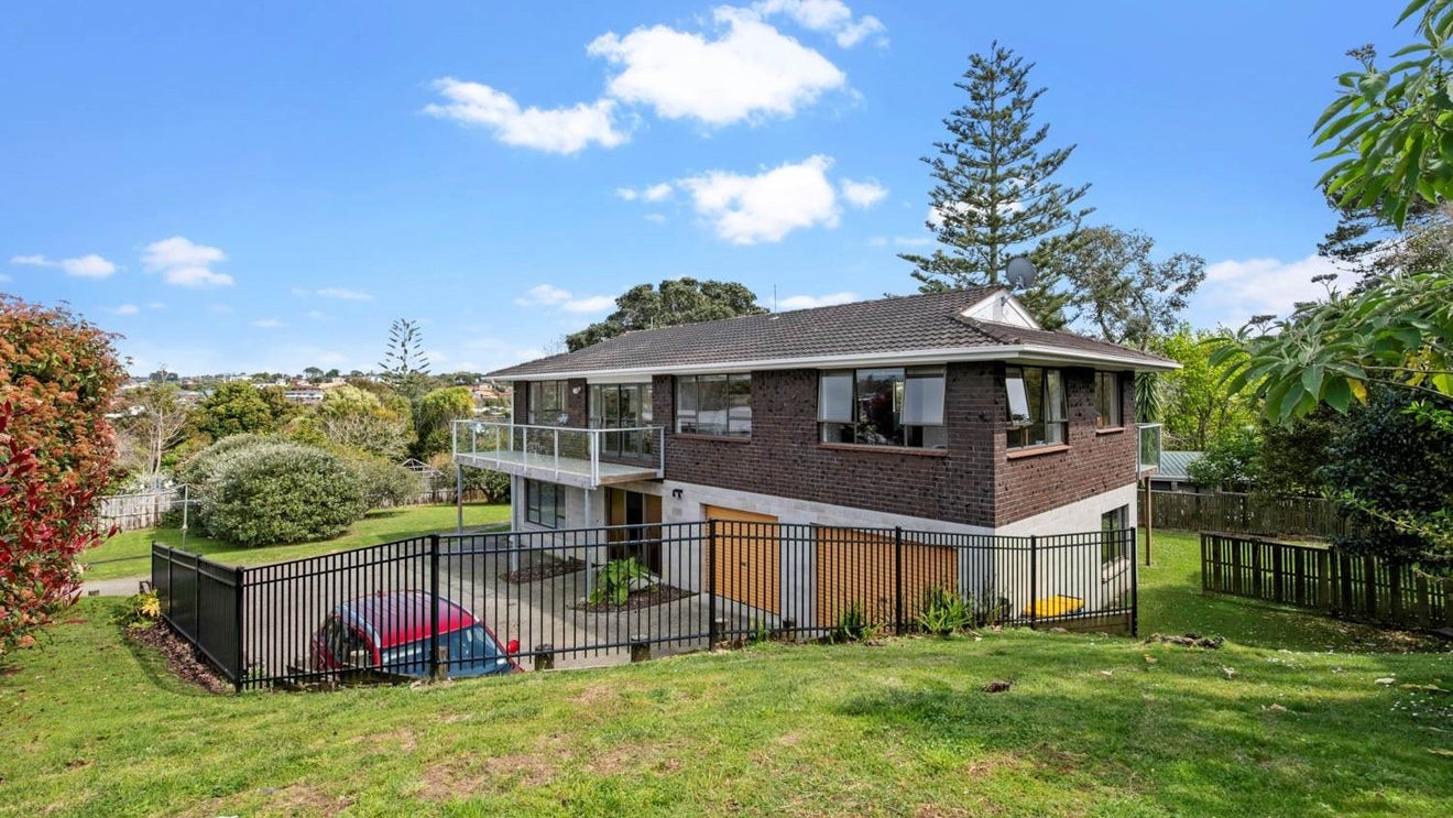 48A Woodlands Crescent, Browns Bay, Auckland - Carousel 1