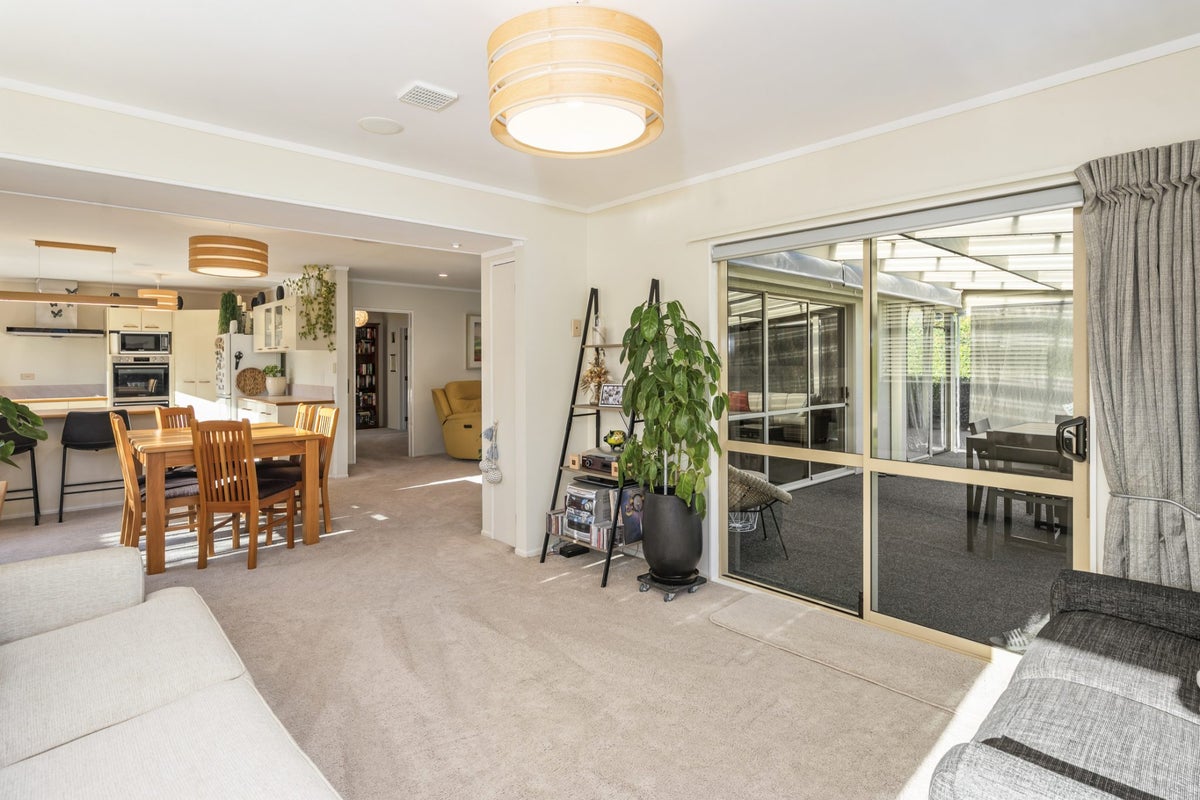 10 Barraud Place, Pukehangi, Rotorua - Carousel 1