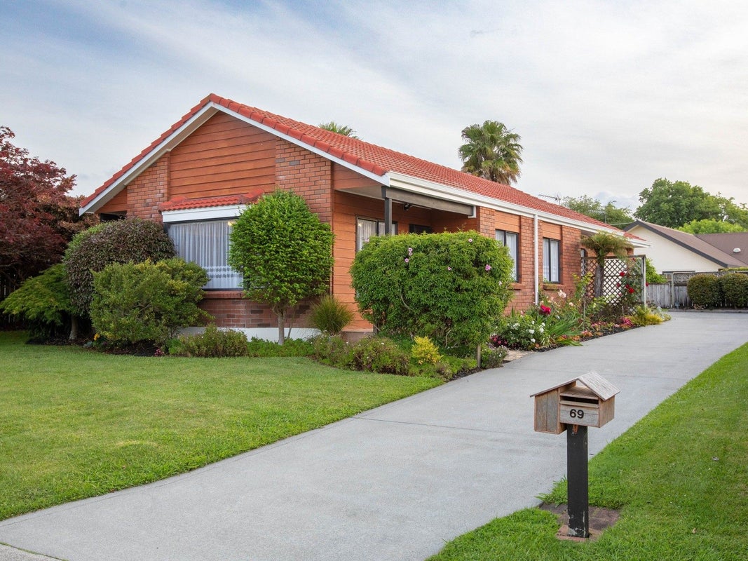 69 Endeavour Avenue, Flagstaff, Hamilton - Carousel 1