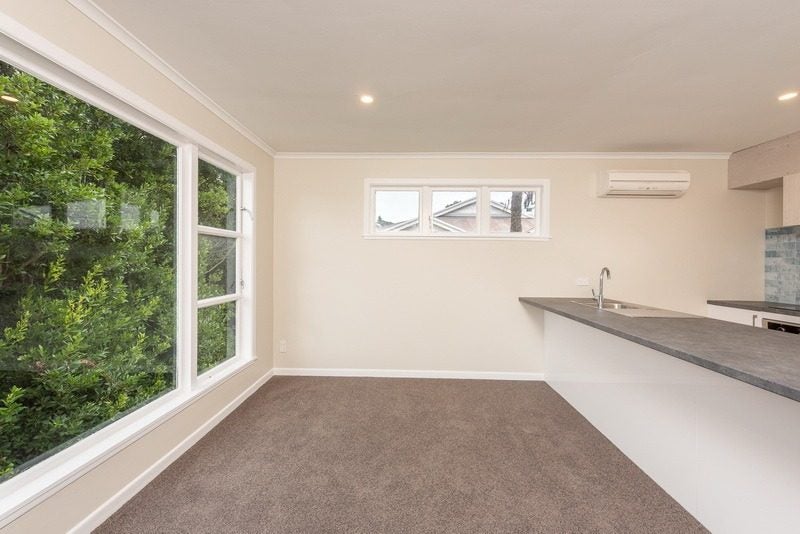 58 Garden Road, Northland, Wellington - Carousel 2