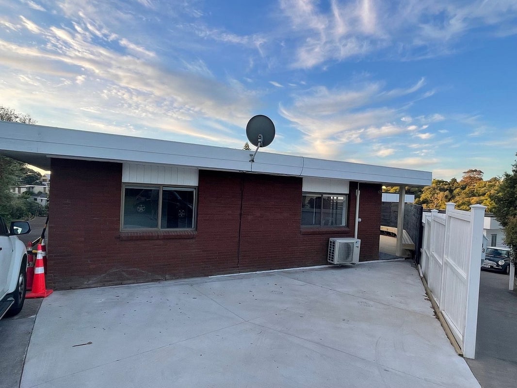 2/13 Estelle Place, Farm Cove, Auckland - Carousel 1
