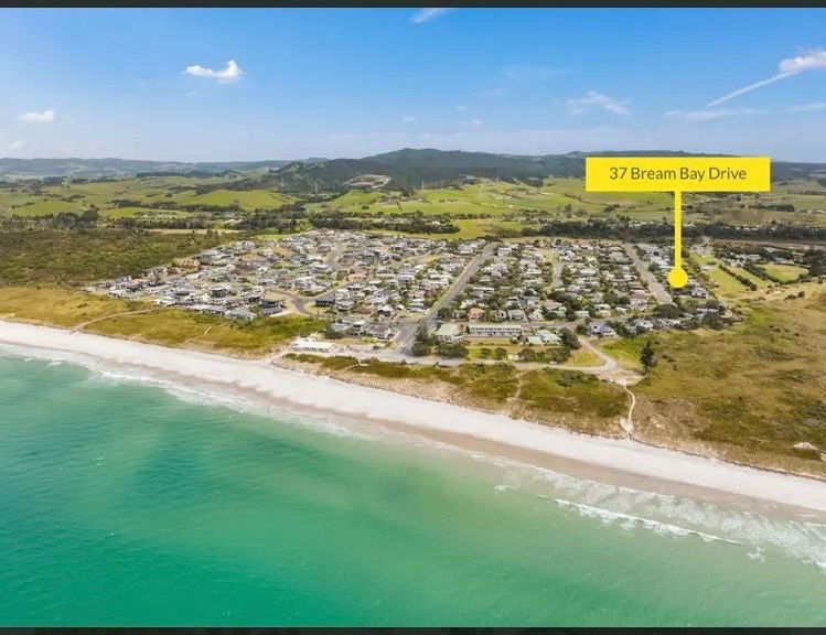 37B Brick Bay Drive, Sandspit, Warkworth - Carousel 1