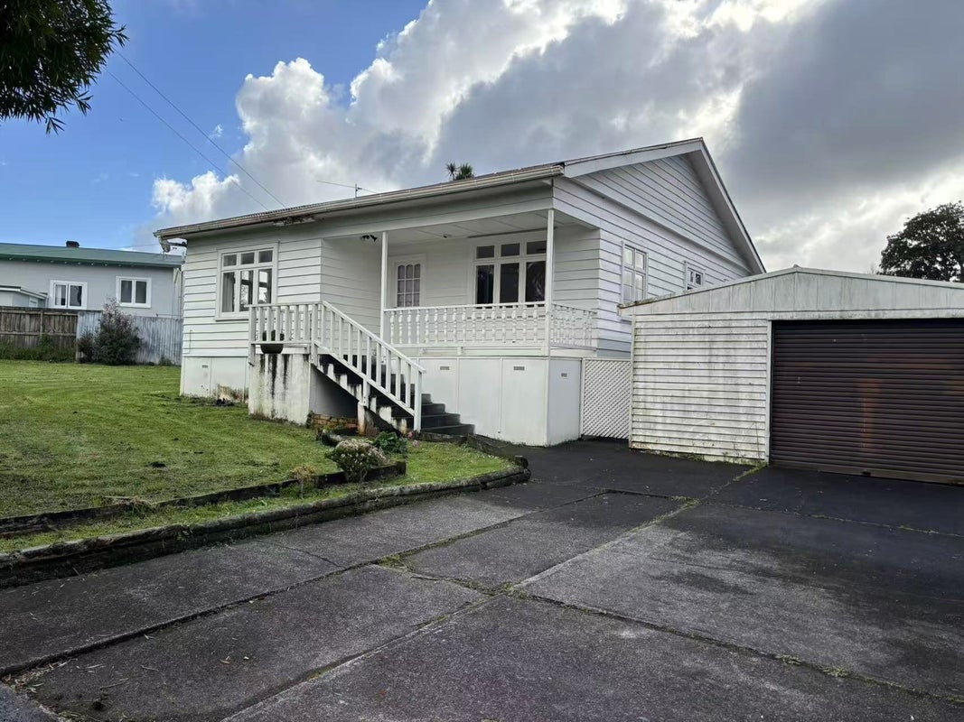 11 Miro Street, New Lynn, Auckland - Carousel 2