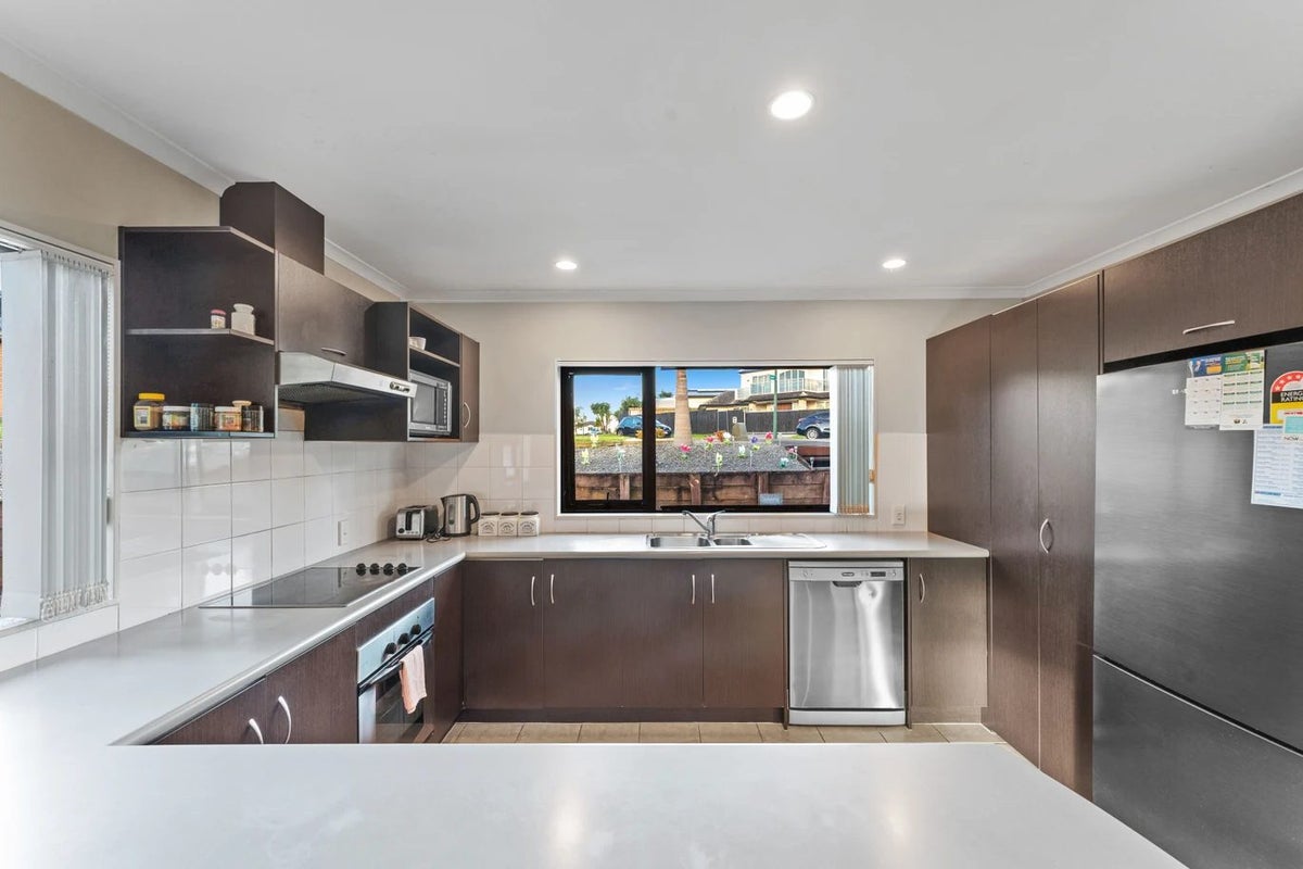 2 Goh Place, Manurewa, Auckland - Carousel 2