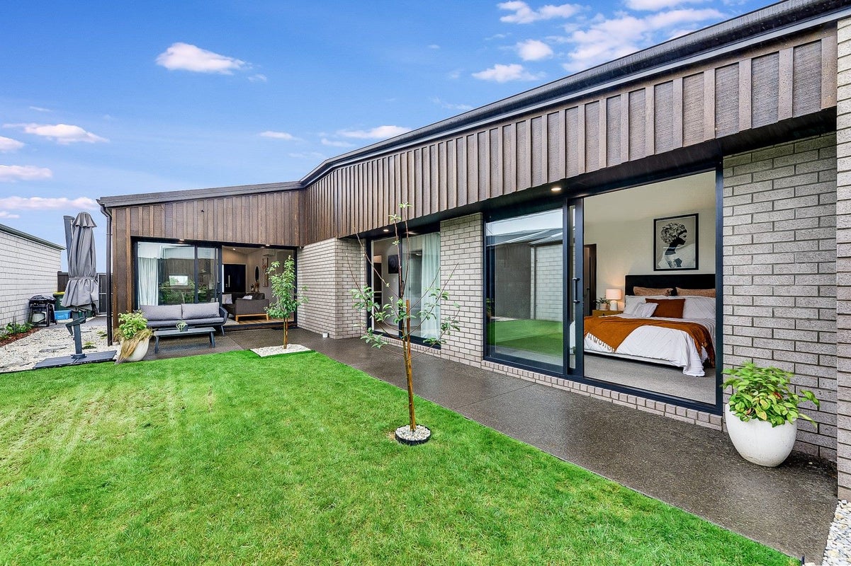 21 Wairua Avenue, Baverstock, Hamilton - Carousel 2