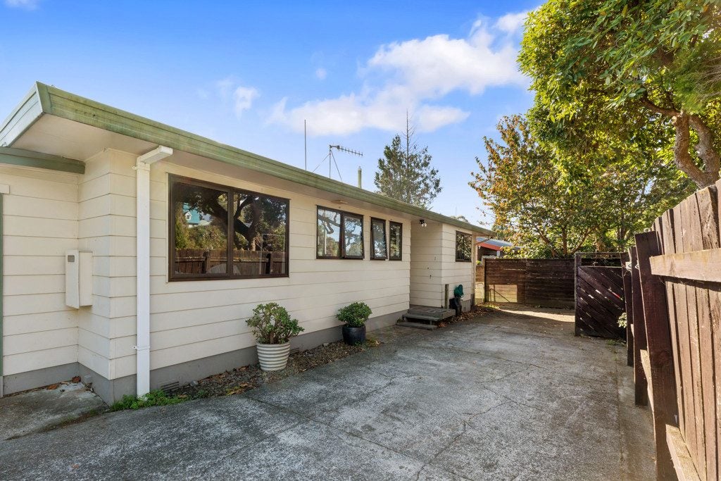 59 Welcome Bay Road, Welcome Bay, Tauranga - Carousel 1