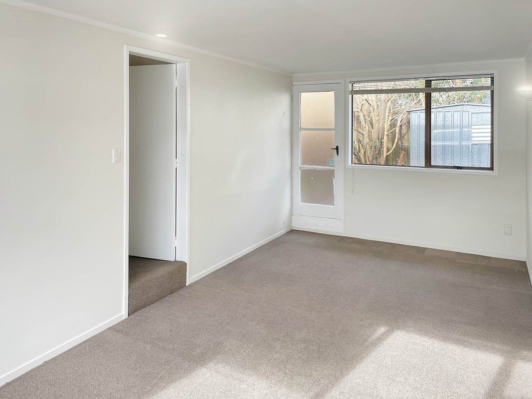 1/6 Papatahi Place, Henderson, Auckland - Carousel 5