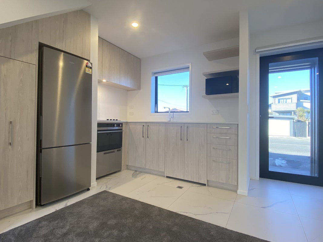 2/2 Hood Street, New Brighton, Christchurch - Carousel 2