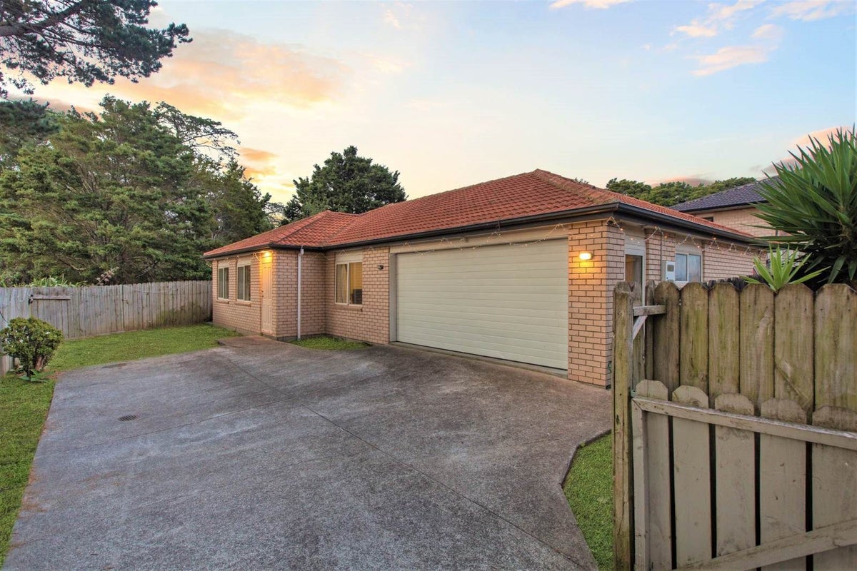 276 Mahia Road, Weymouth, Auckland - Carousel 1