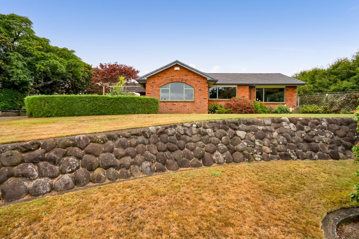 9 Adam Lile Drive, Highlands Park, New Plymouth - Carousel 36