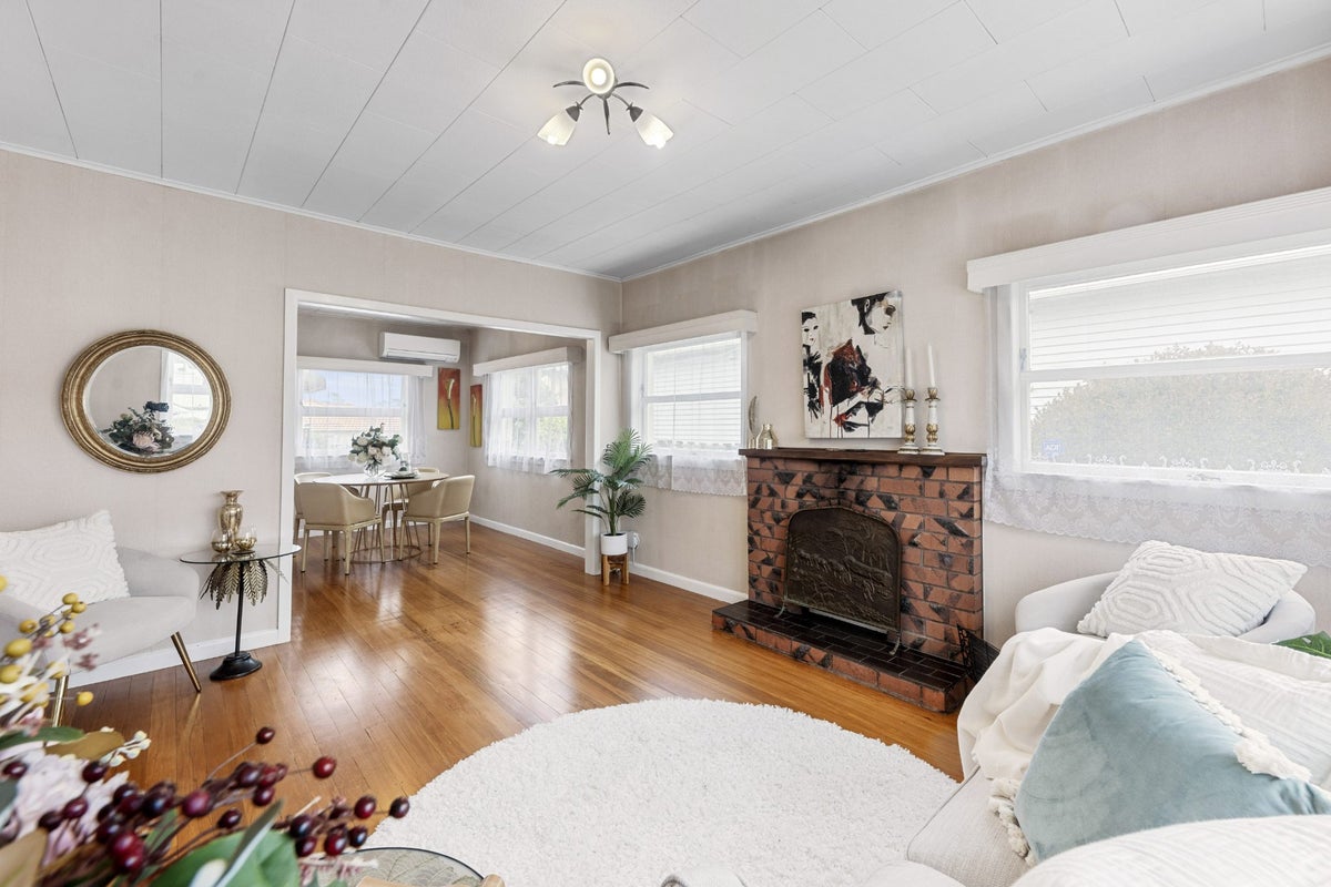 17 Rogan Street, Mount Roskill, Auckland - Carousel 1