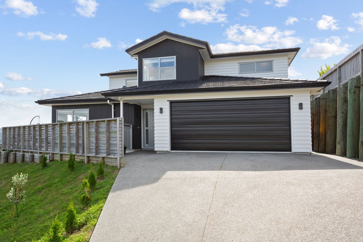 174 Navigation Drive, Whitby, Porirua - Carousel 2