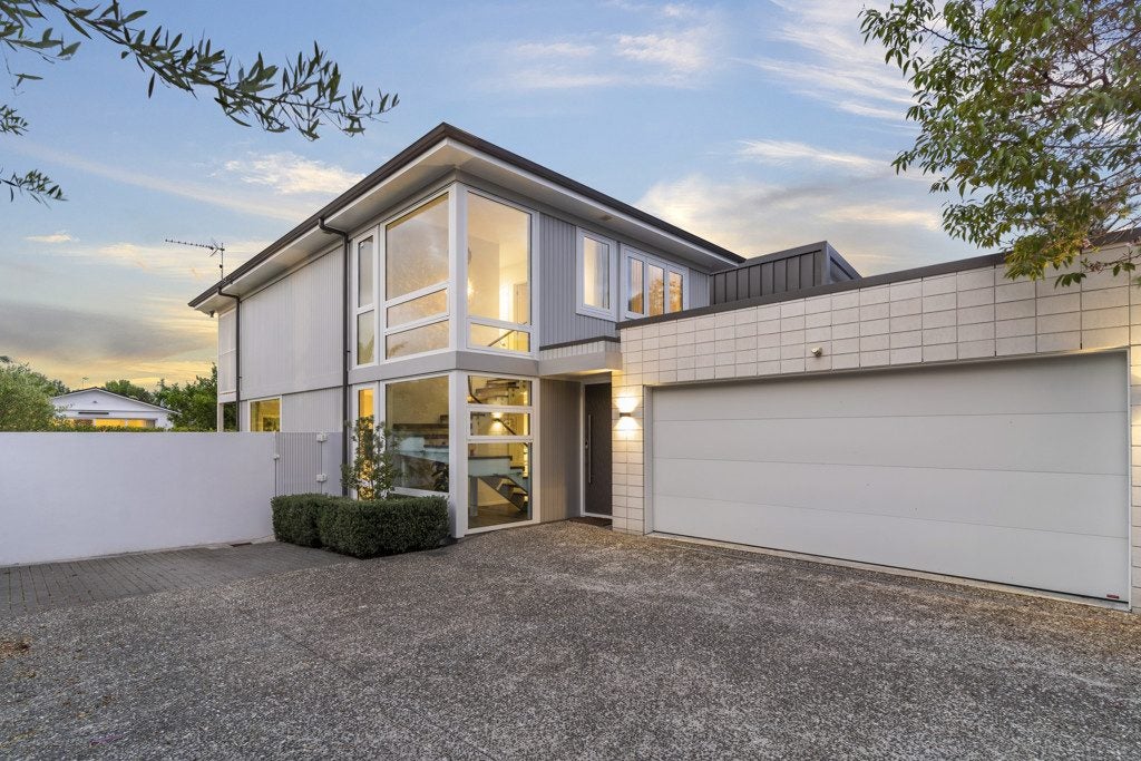 1/26 Newell Street, Point Chevalier, Auckland  - Carousel 2
