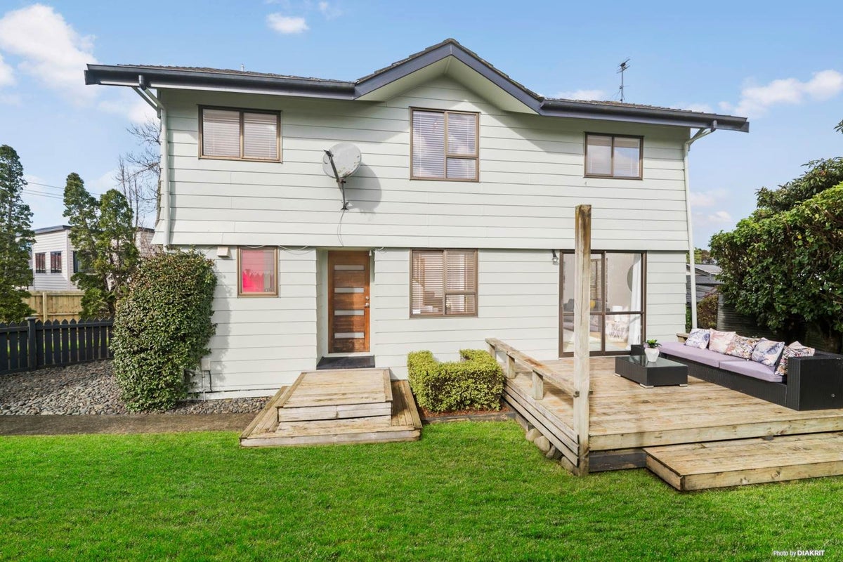2/18 Manuka Road, Glenfield, Auckland - Carousel 1