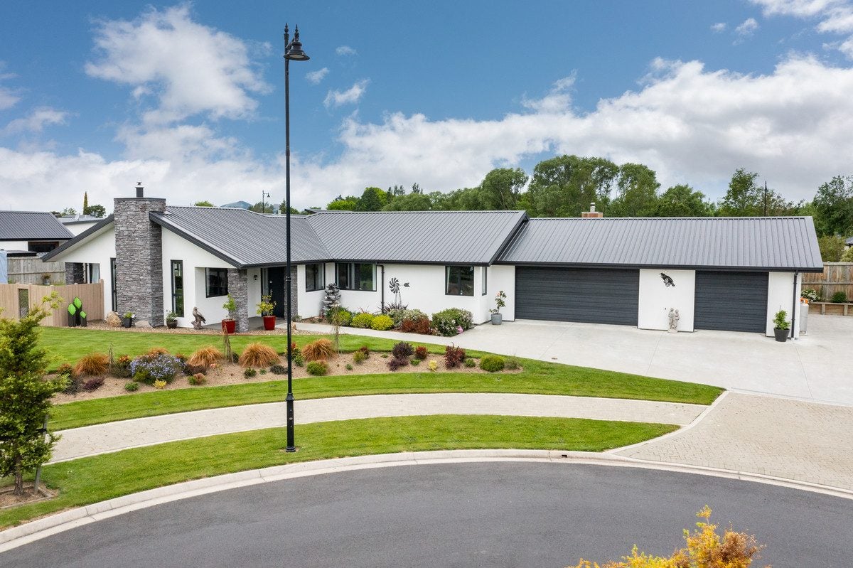 17 Rodeo Place, Outram, Outram - Carousel 1