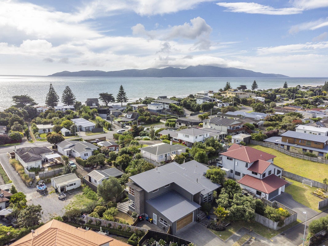 11 Metzenthin Close, Raumati South, Paraparaumu - Carousel 2