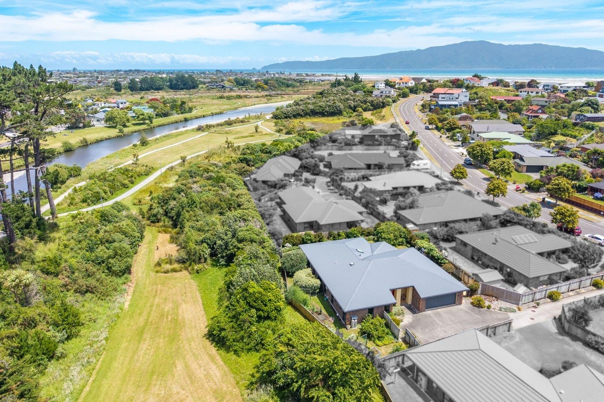 134 Weggery Drive, Waikanae Beach, Waikanae - Carousel 2
