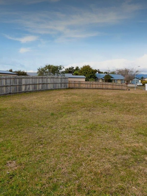 5A Hinenamu Grove, Turangi - Carousel 1
