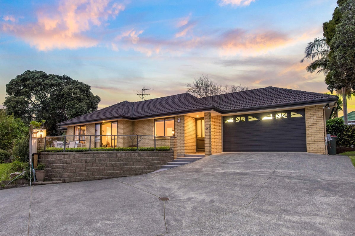 6A Christina Avenue, Te Atatu South, Auckland - Carousel 1