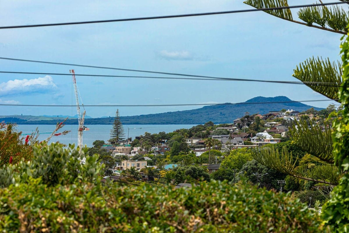 1/25 Hythe Terrace, Mairangi Bay, Auckland - Carousel 2