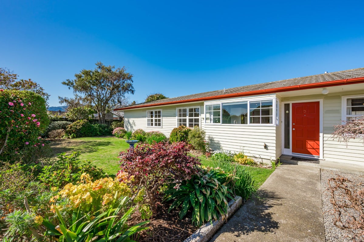 31 Nimmo Avenue West, Waikanae - Carousel 1