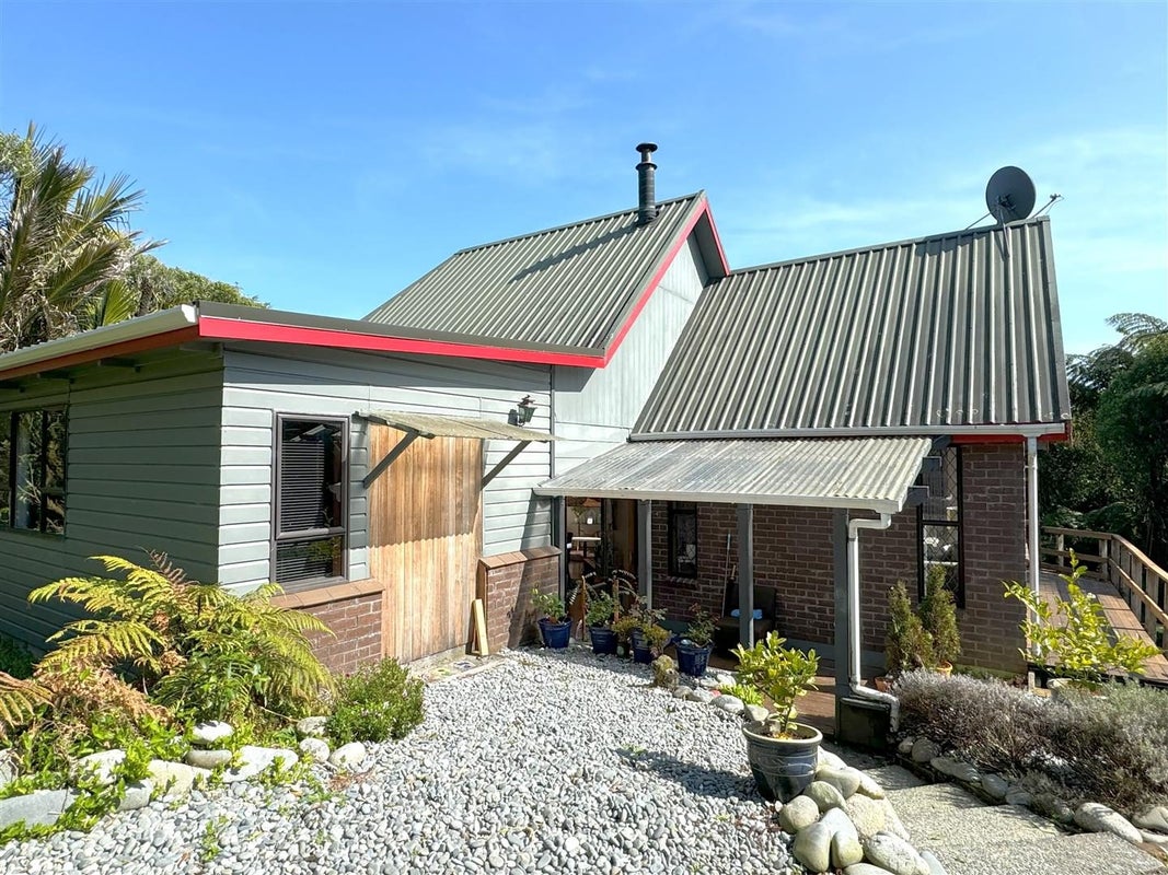 13 Fern Valley Road, Paroa, Greymouth - Carousel 32